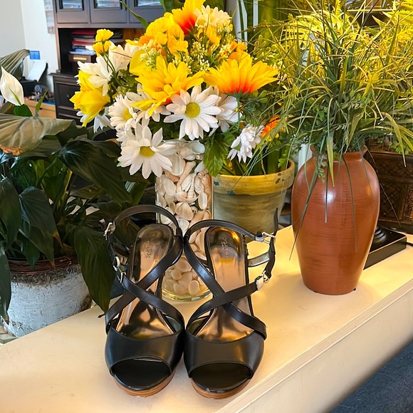 Authentic Coach, size 11, heels! - Picture 6 of 7